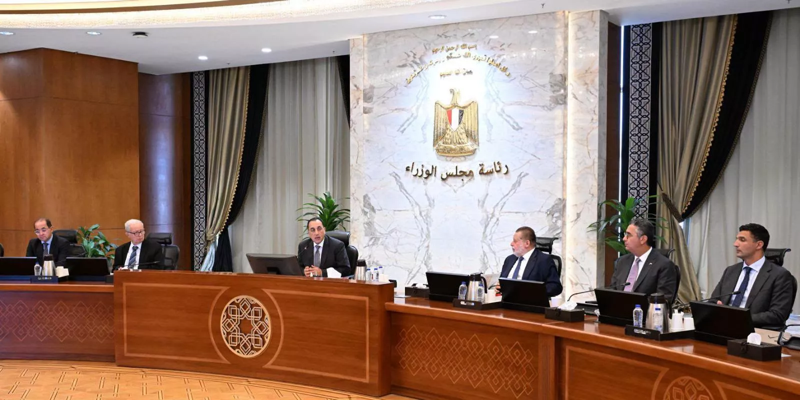 رئيس الوزراء يترأس اجتماع المجموعة الوزارية الاقتصادية 