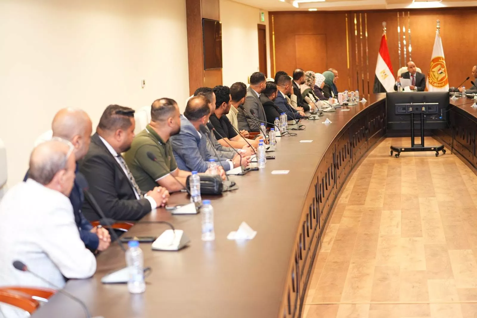 وزير العمل يجتمع مع ممثلي شركات إلحاق العمالة المصرية