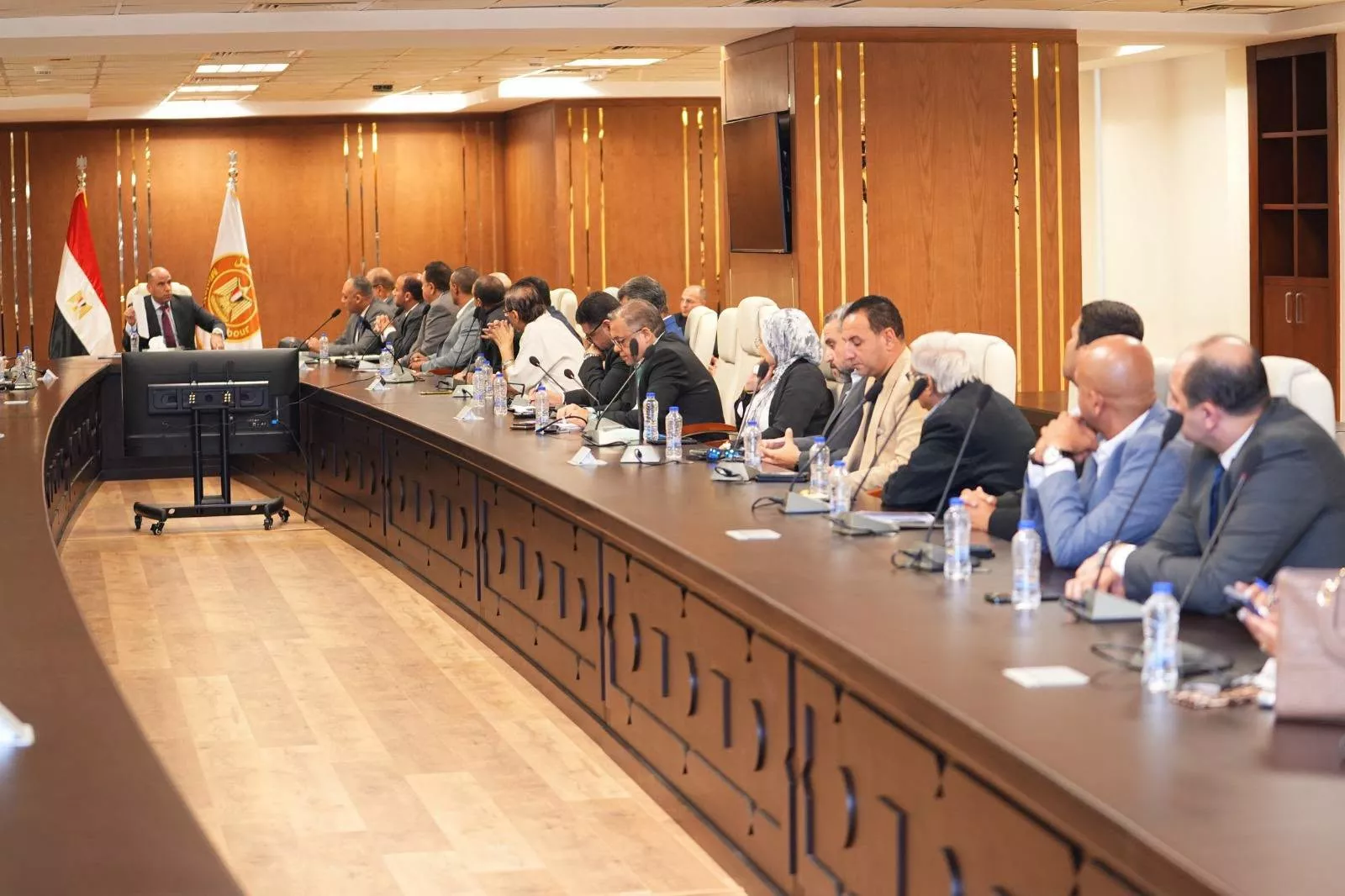 وزير العمل يجتمع مع ممثلي شركات إلحاق العمالة المصرية
