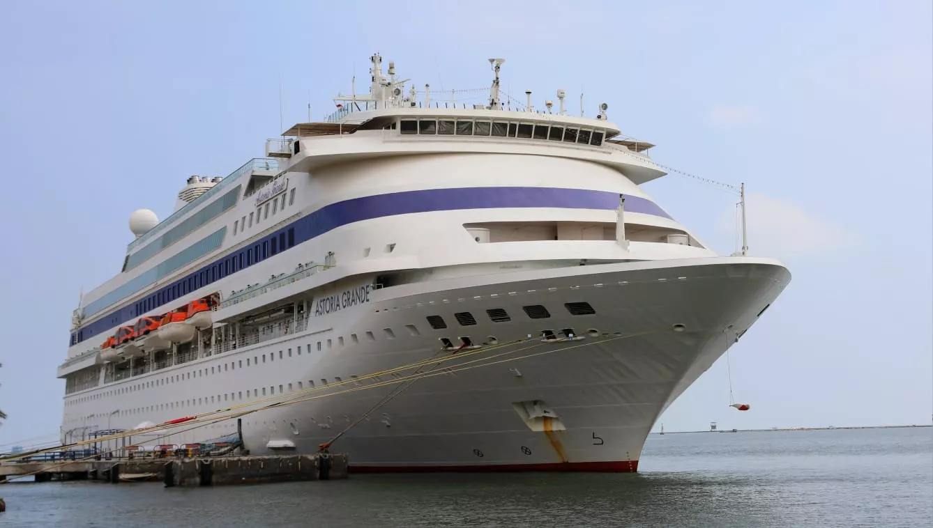 ميناء غرب بورسعيد يستقبل السفينة السياحية ASTORIA GRANDE
