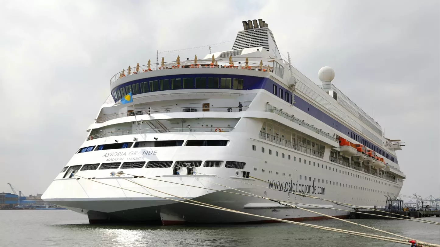 ميناء غرب بورسعيد يستقبل السفينة السياحية ASTORIA GRANDE