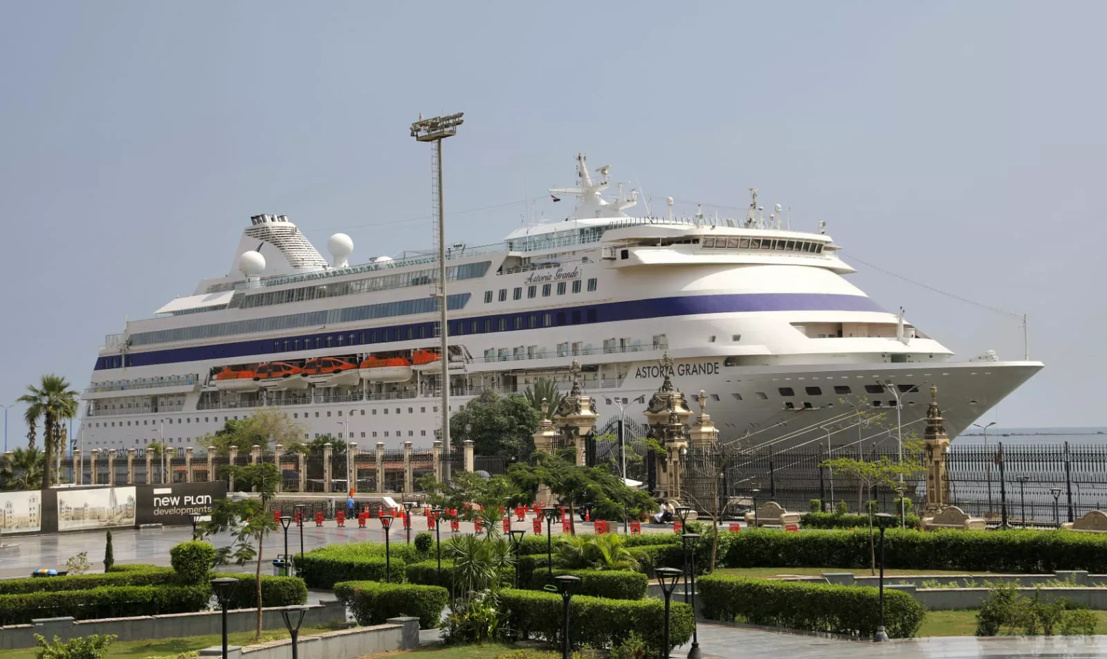 ميناء غرب بورسعيد يستقبل السفينة السياحية ASTORIA GRANDE