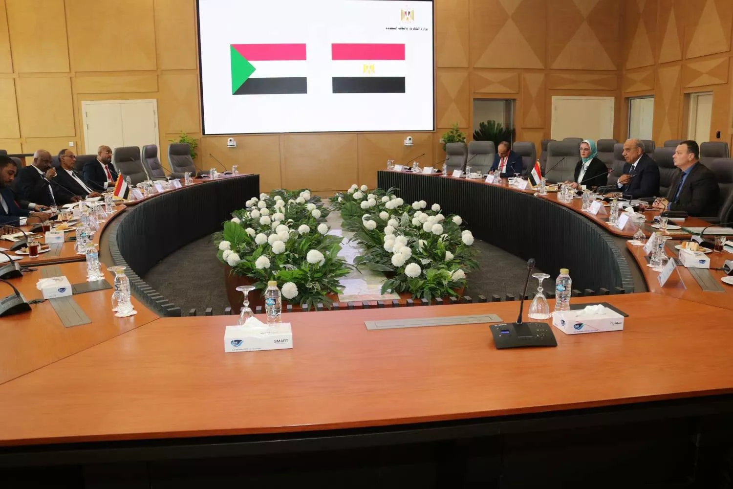 وزير الكهرباء يستقبل وزير النفط والطاقة السوداني