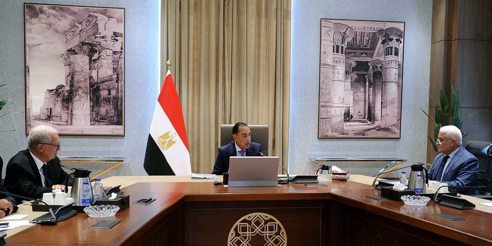 مدبولي يتابع تسوية المديونية بين الشركة القابضة للقطن والغزل والهيئة القومية للتأمين الاجتماعي