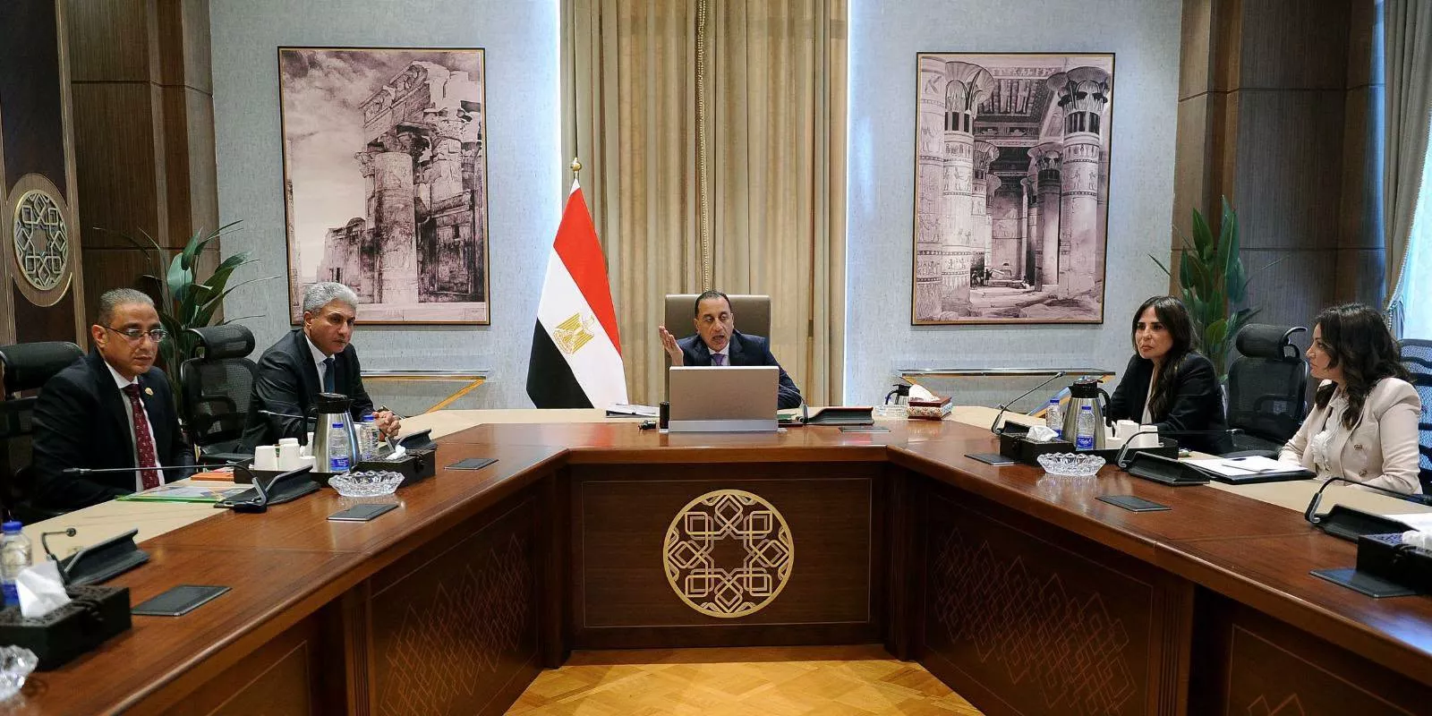 رئيس الوزراء يتابع مشروع إعادة إحياء منطقة نزلة السمان