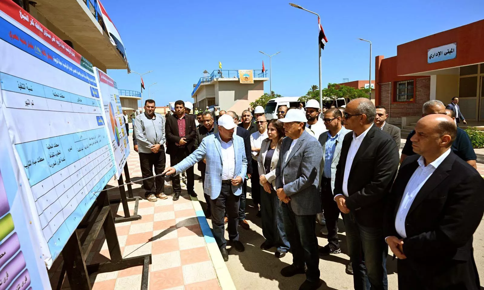 مدبولي يتفقد محطة معالجة الصرف الصحي بمدينة مصيف بلطيم