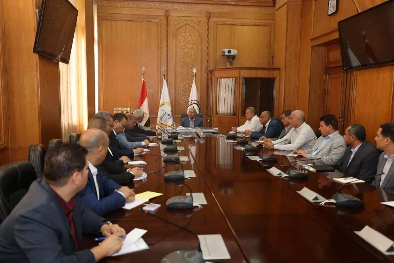 وزير النقل يتفقد محطة رمسيس