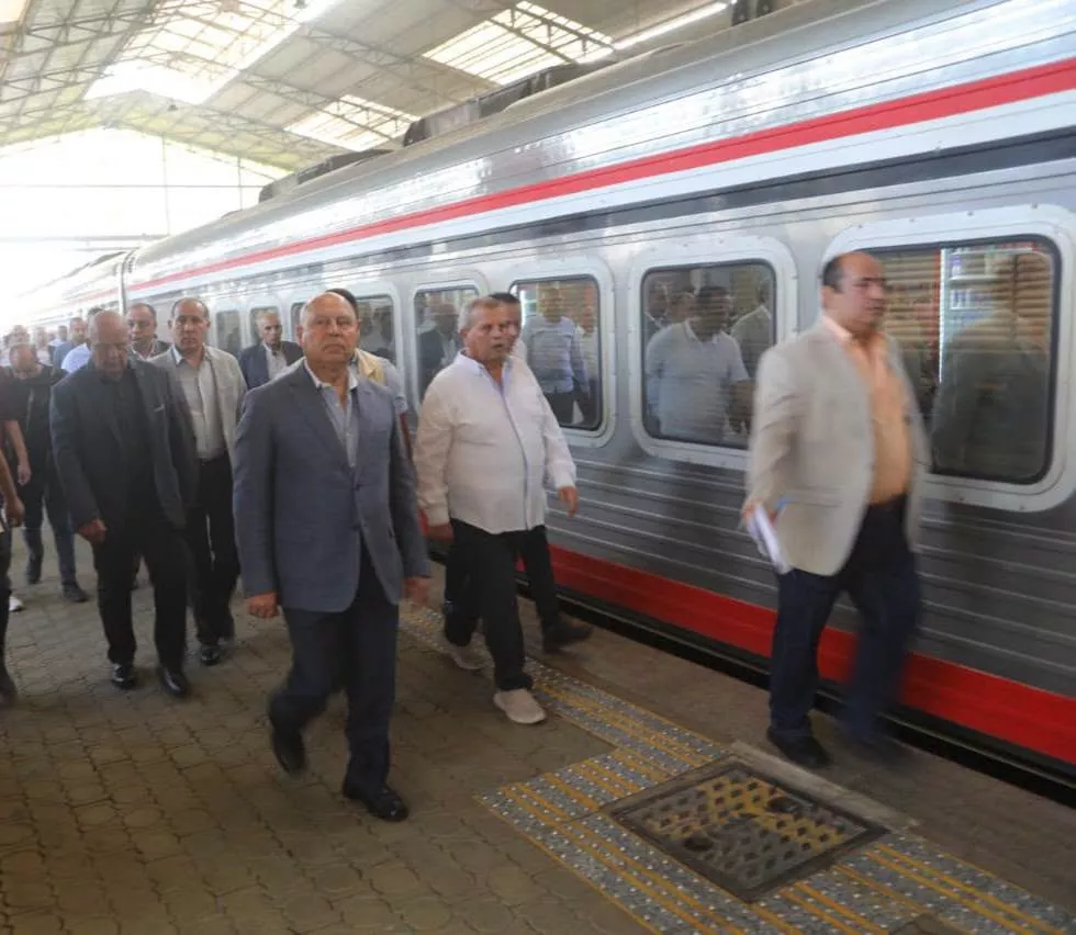 وزير النقل يتفقد محطة رمسيس