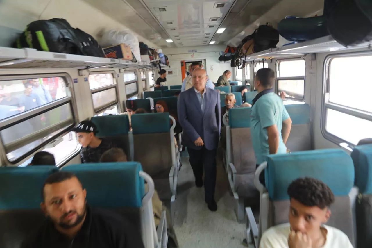 وزير النقل يتفقد محطة رمسيس