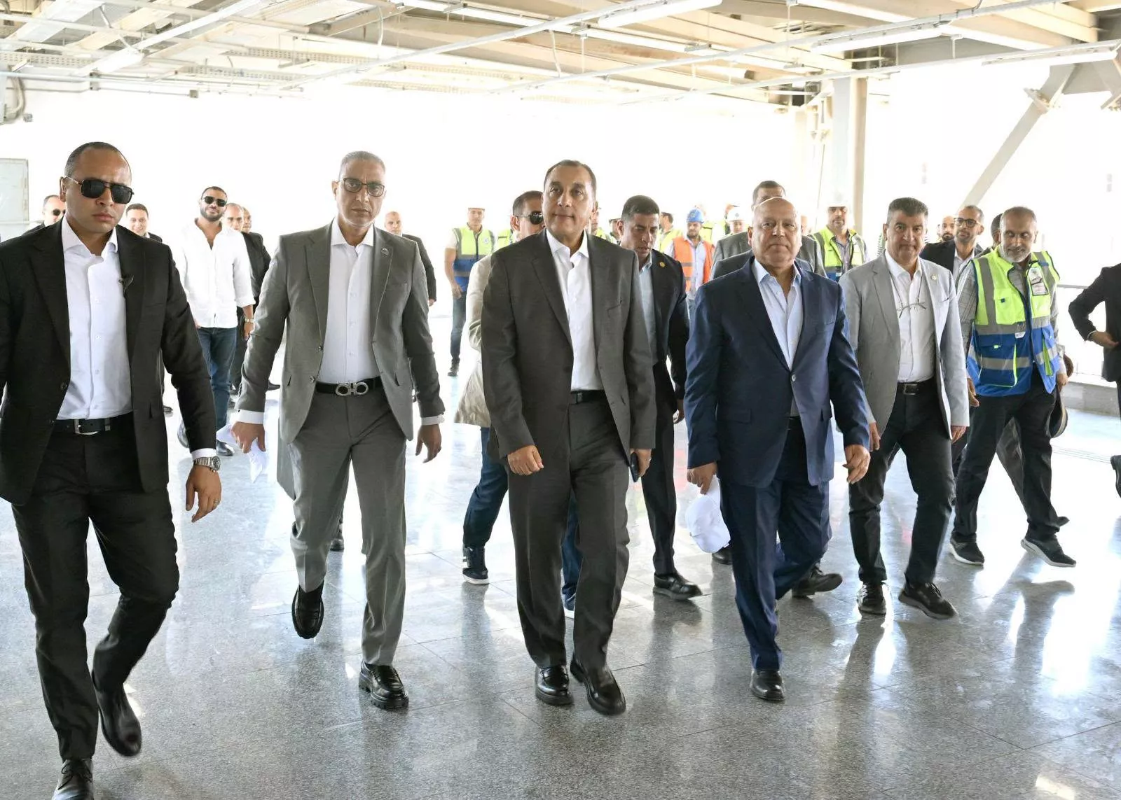 رئيس الوزراء يتفقد عددا من مشروعات وزارة النقل