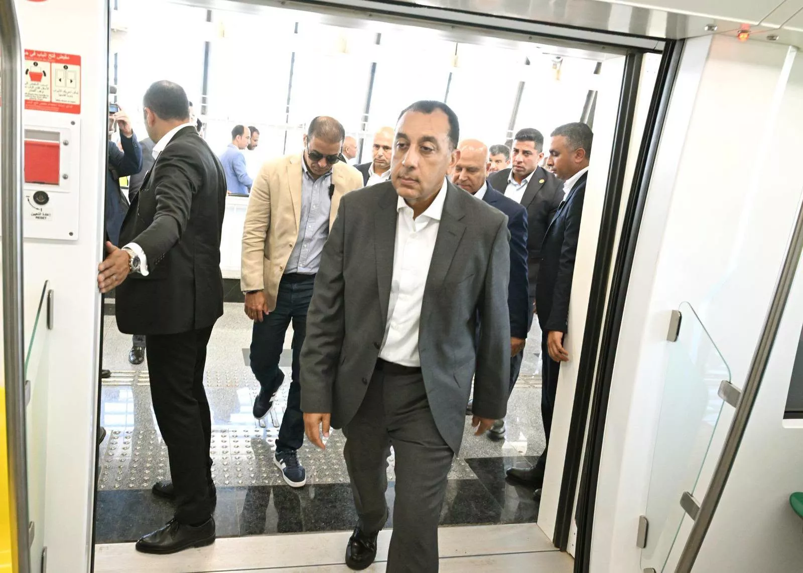 رئيس الوزراء يتفقد عددا من مشروعات وزارة النقل