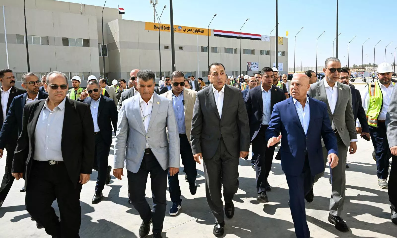 رئيس الوزراء يتفقد عددا من مشروعات وزارة النقل