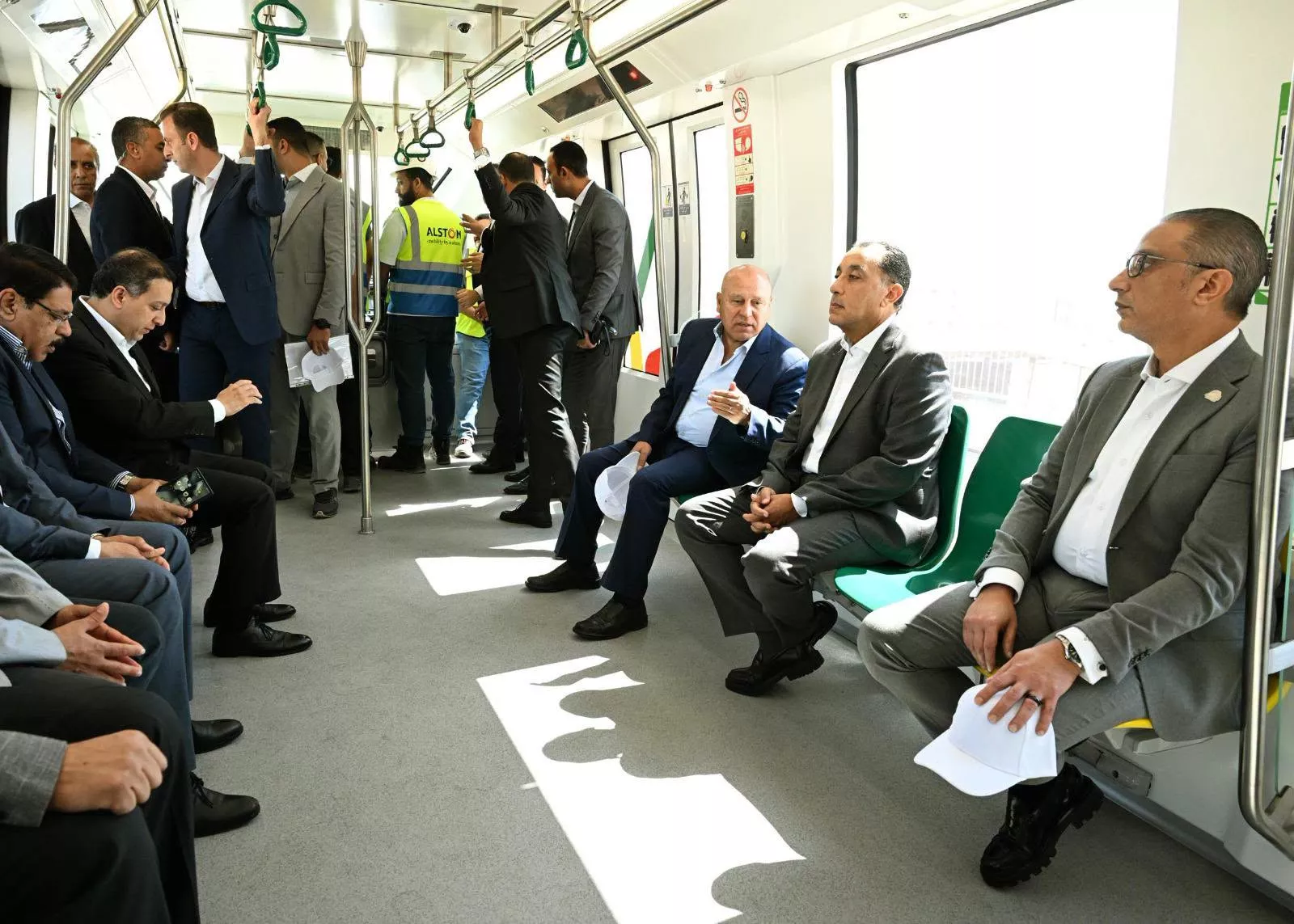 رئيس الوزراء يتفقد عددا من مشروعات وزارة النقل