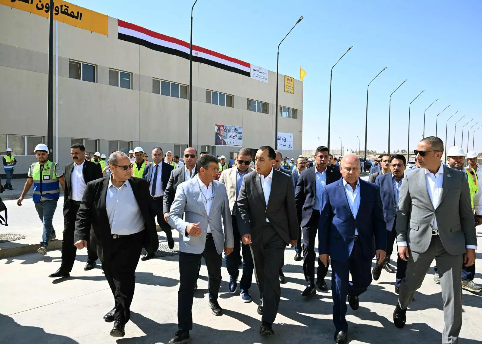 رئيس الوزراء يتفقد عددا من مشروعات وزارة النقل
