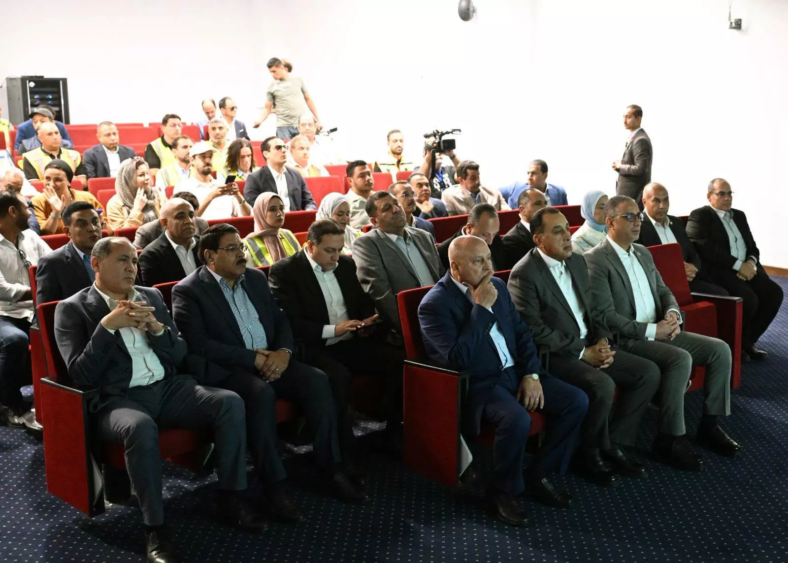 رئيس الوزراء يتفقد عددا من مشروعات وزارة النقل