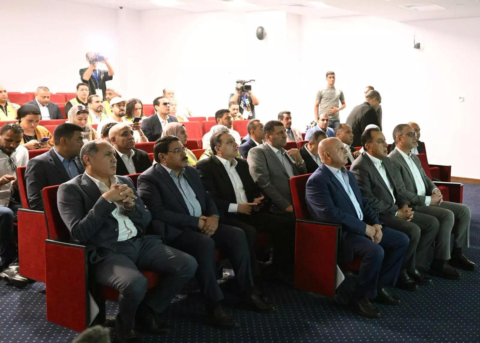رئيس الوزراء يتفقد عددا من مشروعات وزارة النقل