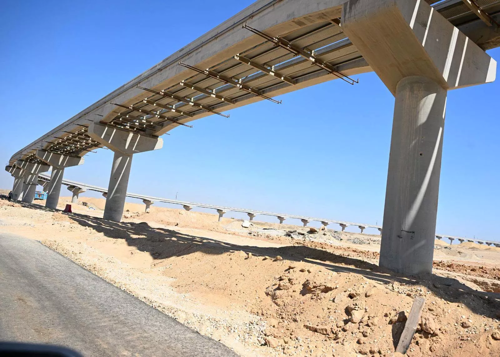 رئيس الوزراء يتفقد عددا من مشروعات وزارة النقل