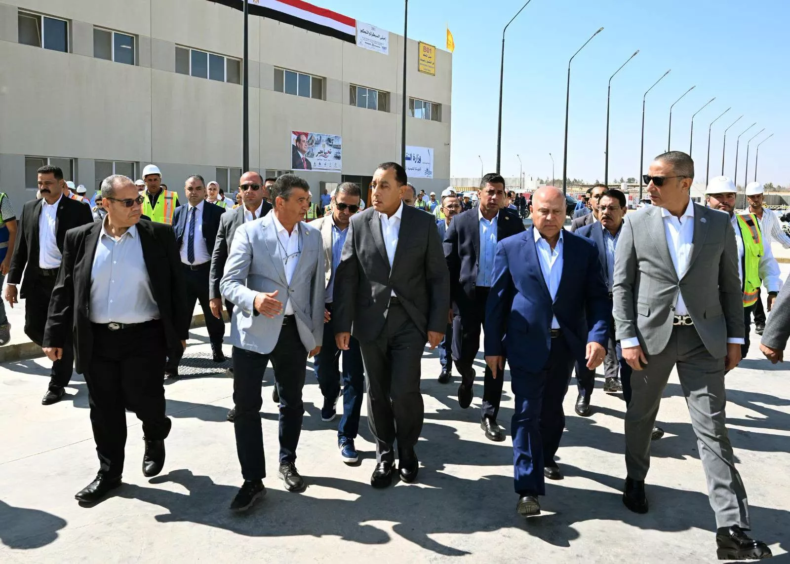 رئيس الوزراء يتفقد عددا من مشروعات وزارة النقل