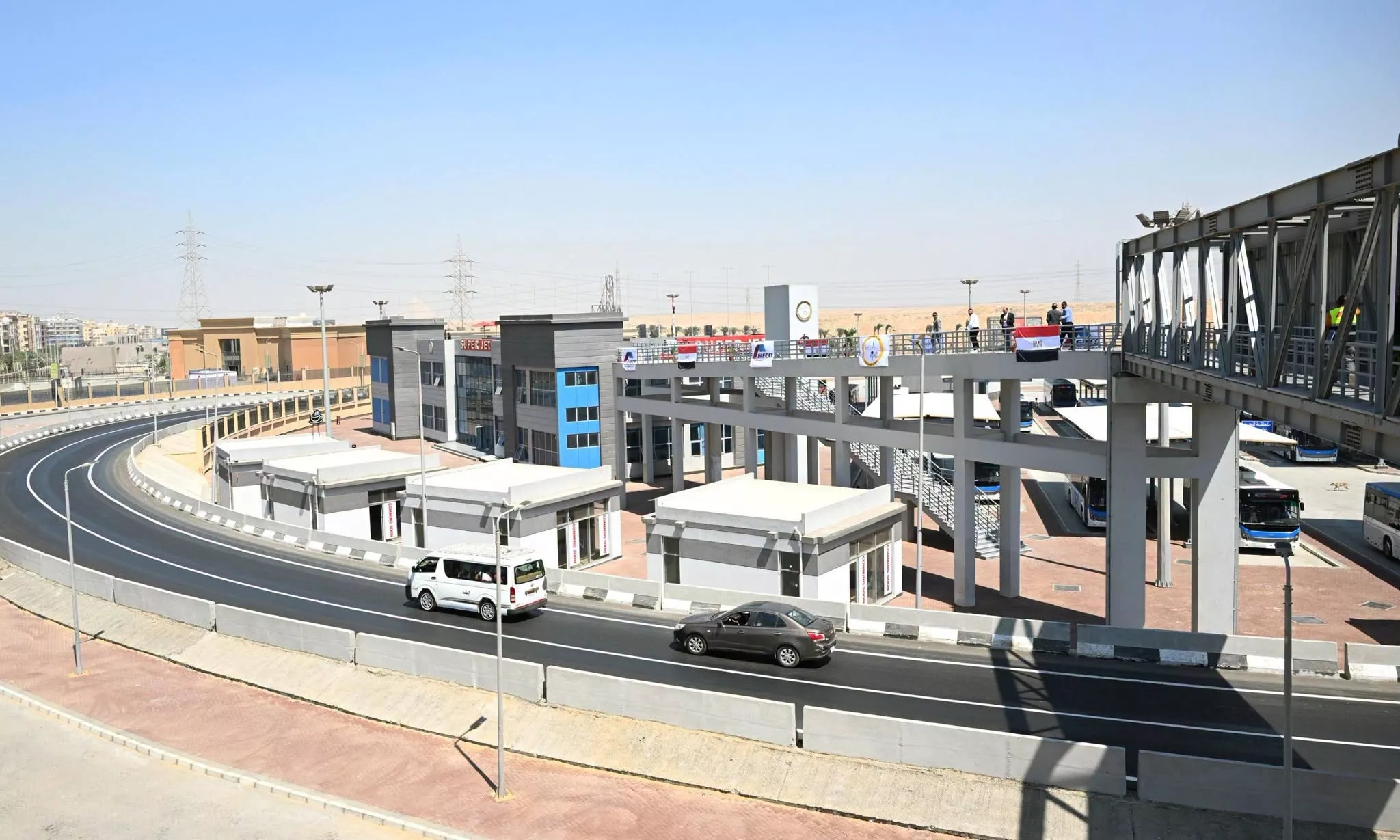 رئيس الوزراء يتفقد المرحلة الثانية من الأتوبيس الترددي