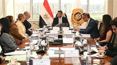 مصر تبحث التعاون مع «الأوروبي لإعادة الإعمار» لتمويل ترفيق المناطق الصناعية