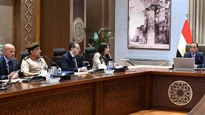 مدبولي يستعرض موقف أحد المشروعات الكبرى بمدينة العلمين الجديدة