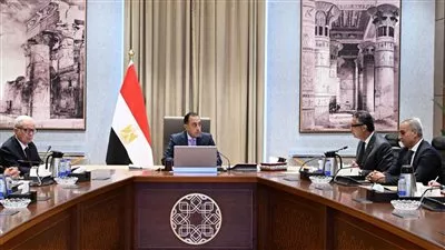 رئيس الوزراء يتابع جهود توفير السلع وضبط حركة الأسواق والأسعار