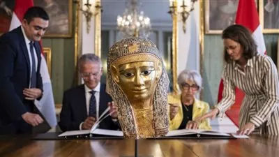 مصر تنجح في استرداد قناع ذهبي أثري من سويسرا