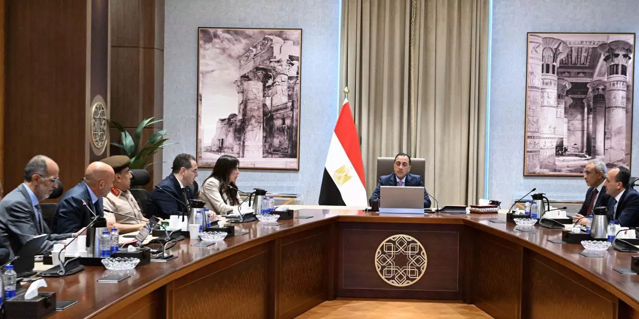 مدبولي يستعرض موقف أحد المشروعات الكبرى بمدينة العلمين 