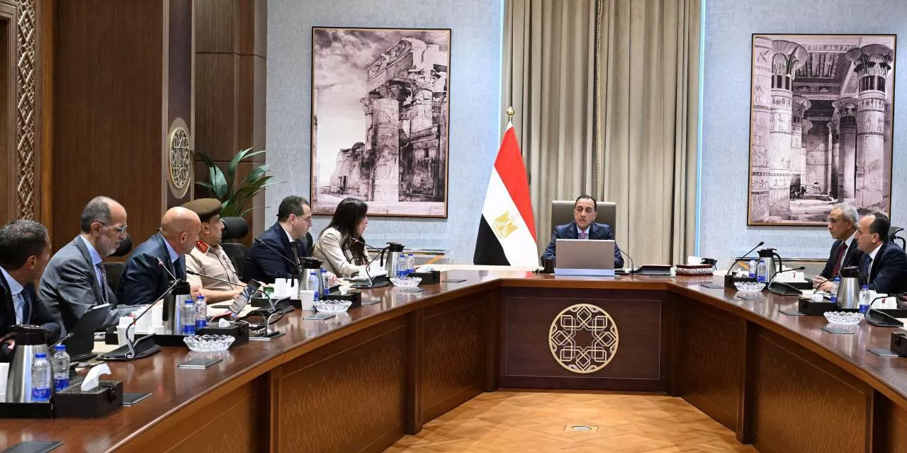 مدبولي يستعرض موقف أحد المشروعات الكبرى بمدينة العلمين 