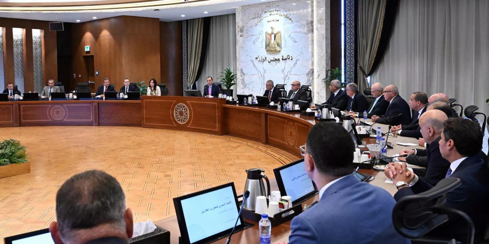 مدبولي يستكمل مناقشة مقترح مشروع قانون لتنظيم السوق العقارية