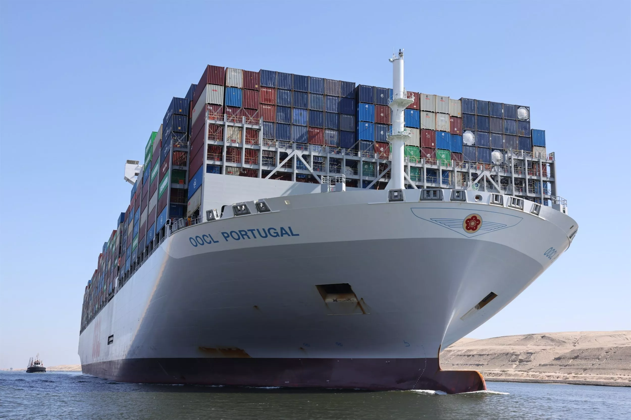 العبور الأول لسفينة الحاويات OOCl PORTUGAL 