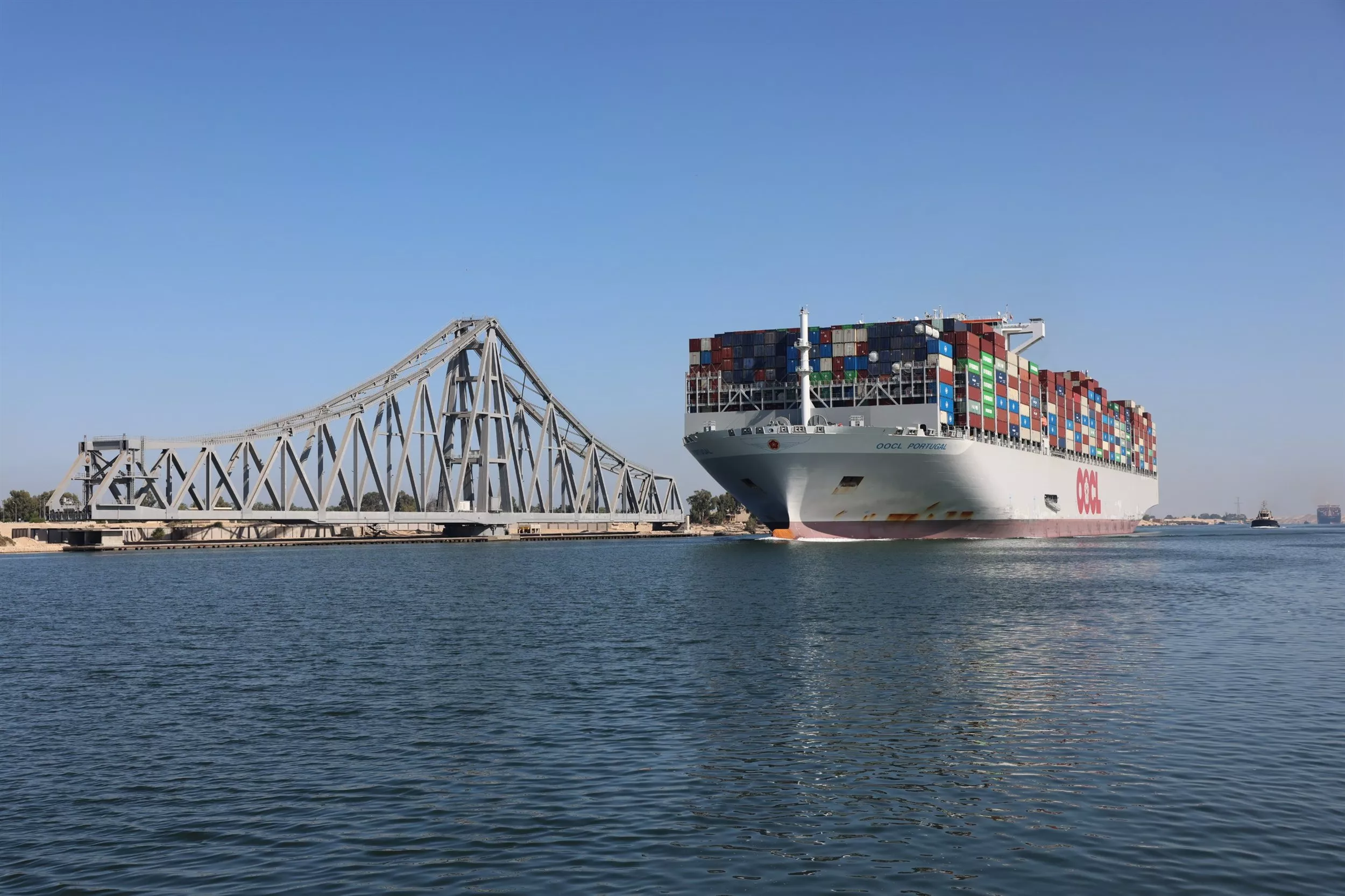 العبور الأول لسفينة الحاويات OOCl PORTUGAL 