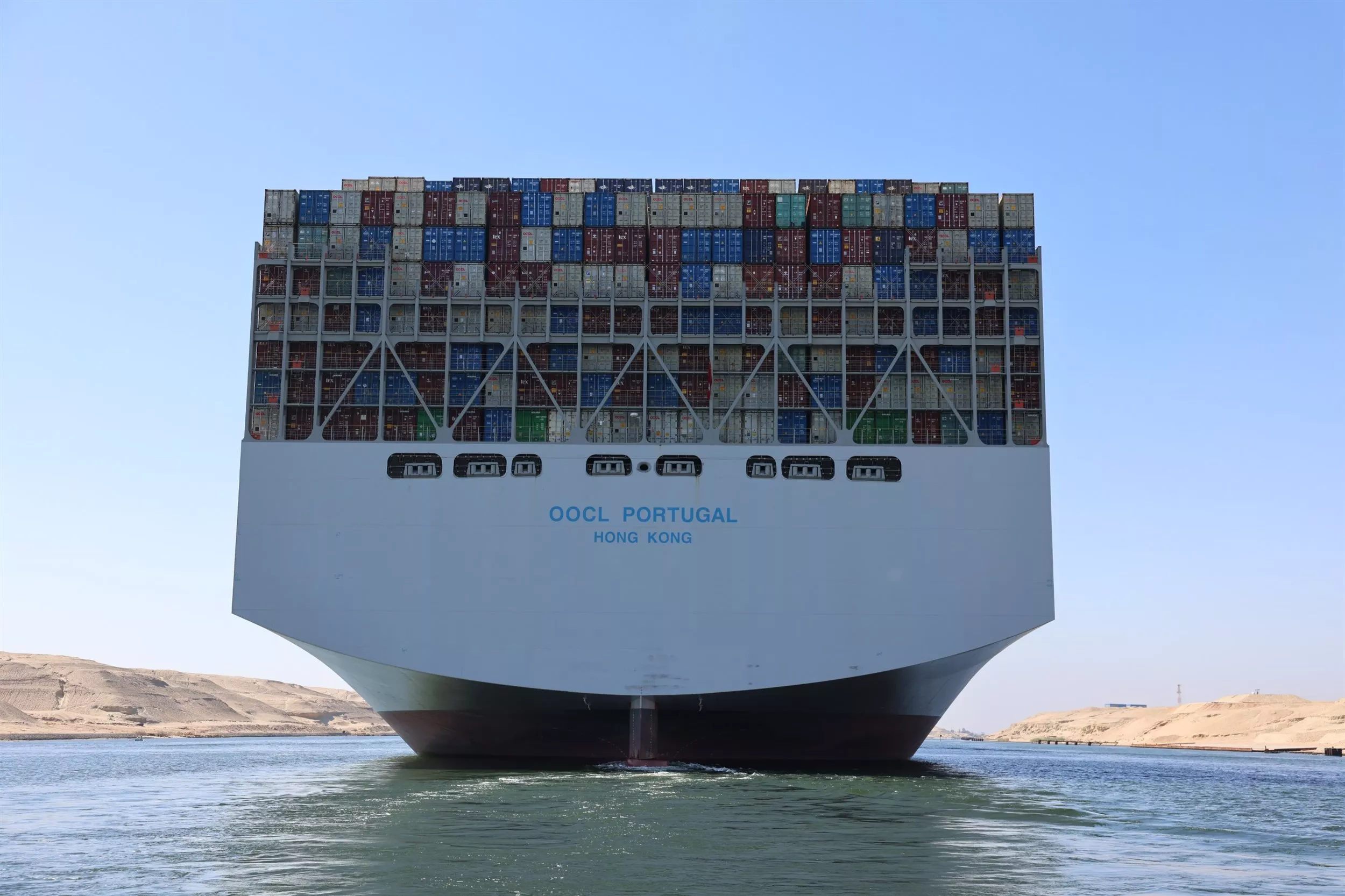 العبور الأول لسفينة الحاويات OOCl PORTUGAL 