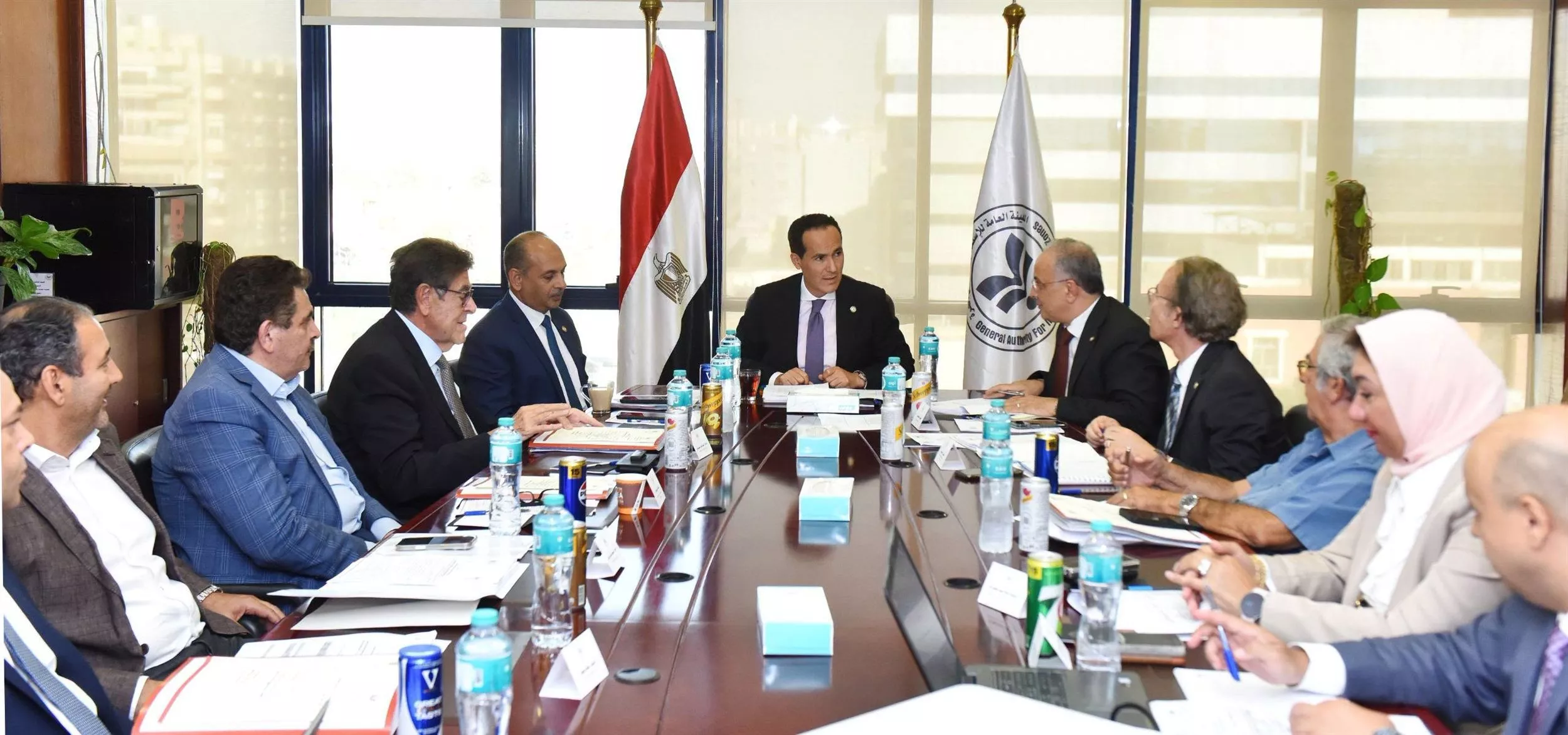 رئيس هيئة الاستثمار يستعرض نتائج أعمال المنطقة الحرة