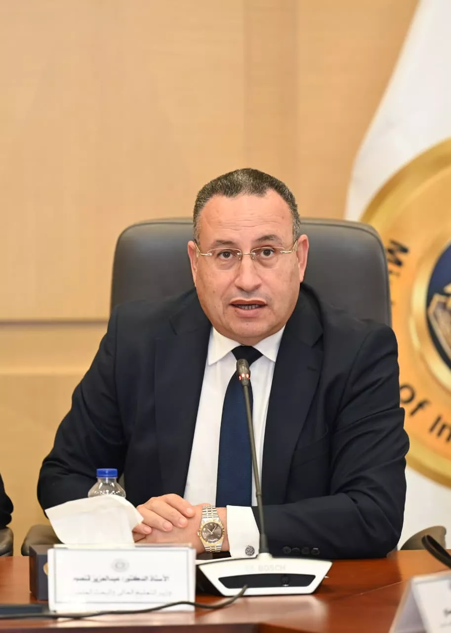 الدكتور عبد العزيز قنصوة وزير التعليم العالي والبحث العلمي والقائم بعمل وزير الثقافة
