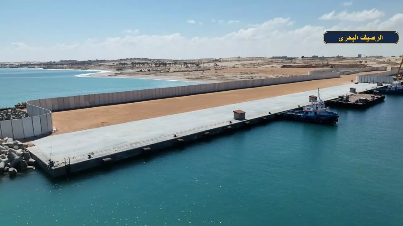 وزير النقل يتفقد مواقع العمل بمشروع تطوير ميناء العريش