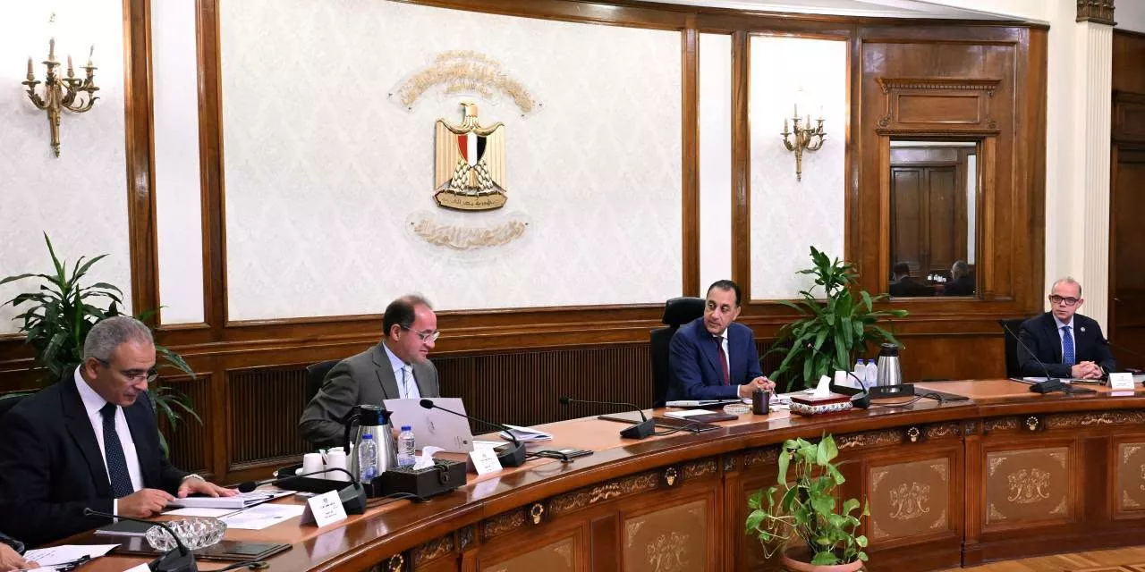 رئيس الوزراء يتابع جهود تحفيز الإنتاج المحلي