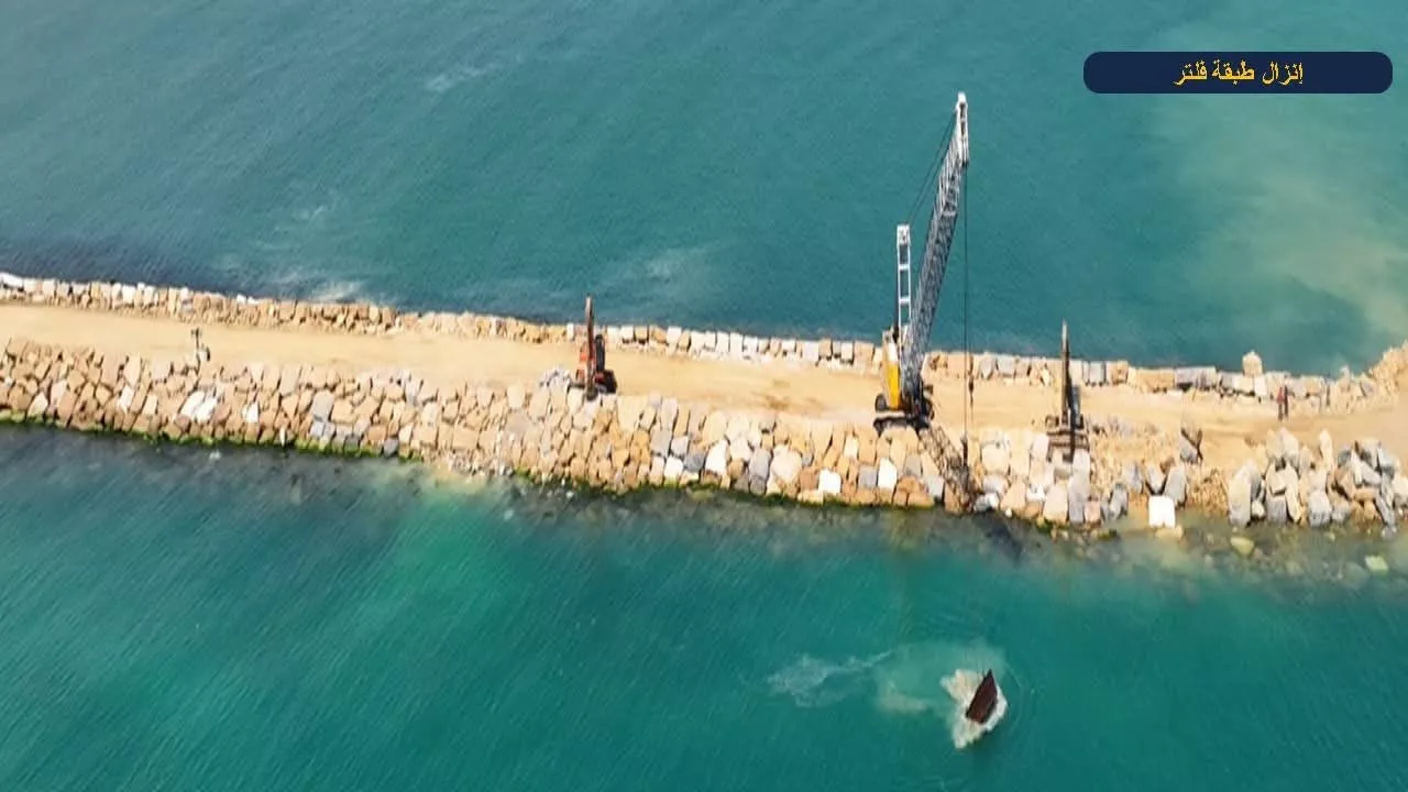 وزير النقل يتفقد مواقع العمل بمشروع تطوير ميناء العريش