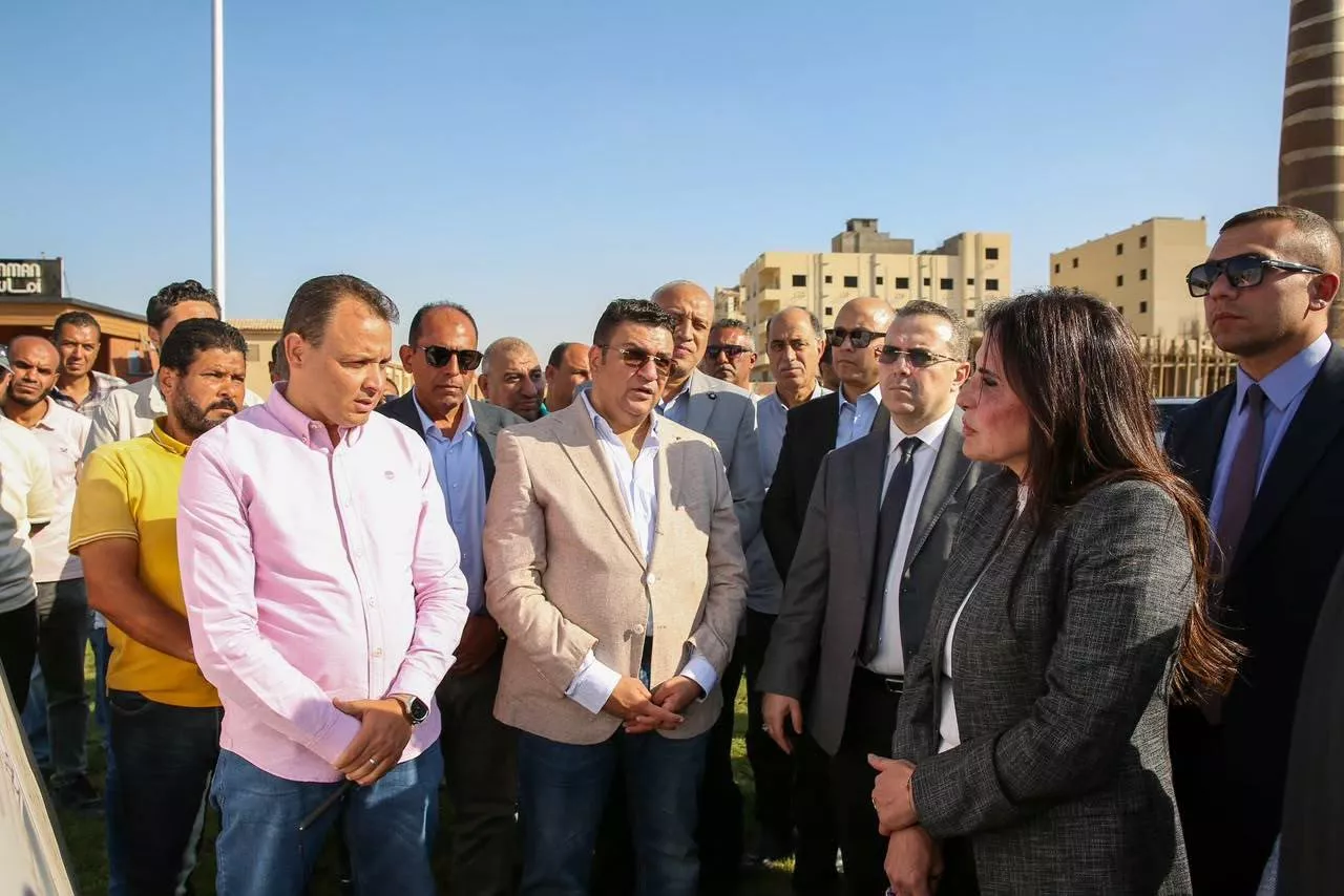 وزيرة الإسكان تتفقد أعمال التنمية بمنطقة بيت الوطن