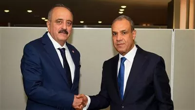 وزير «الخارجية» يبحث مع نظيره التونسي تعزيز التعاون الثنائي في مختلف المجالات
