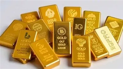 سعر الذهب الفوري يتراجع وسط توقعات بإبقاء الفائدة مرتفعة لفترة أطول