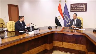 وزير «الاتصالات» يبحث خطط إنشاء مركز «كيميت» للبيانات باستثمارات 1.2 مليار دولار 