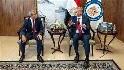 وزير «البترول» يبحث مع «إيني» الإيطالية الإسراع بتنمية الاكتشافات الجديدة وزيادة الإنتاج