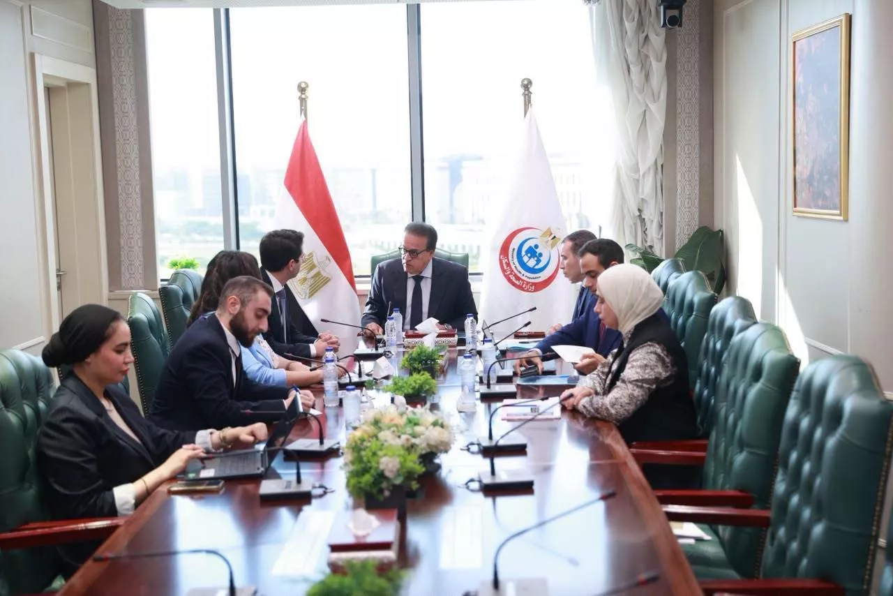 وزير الصحة يجتمع مع ممثلي إيرباص هليكوبترز