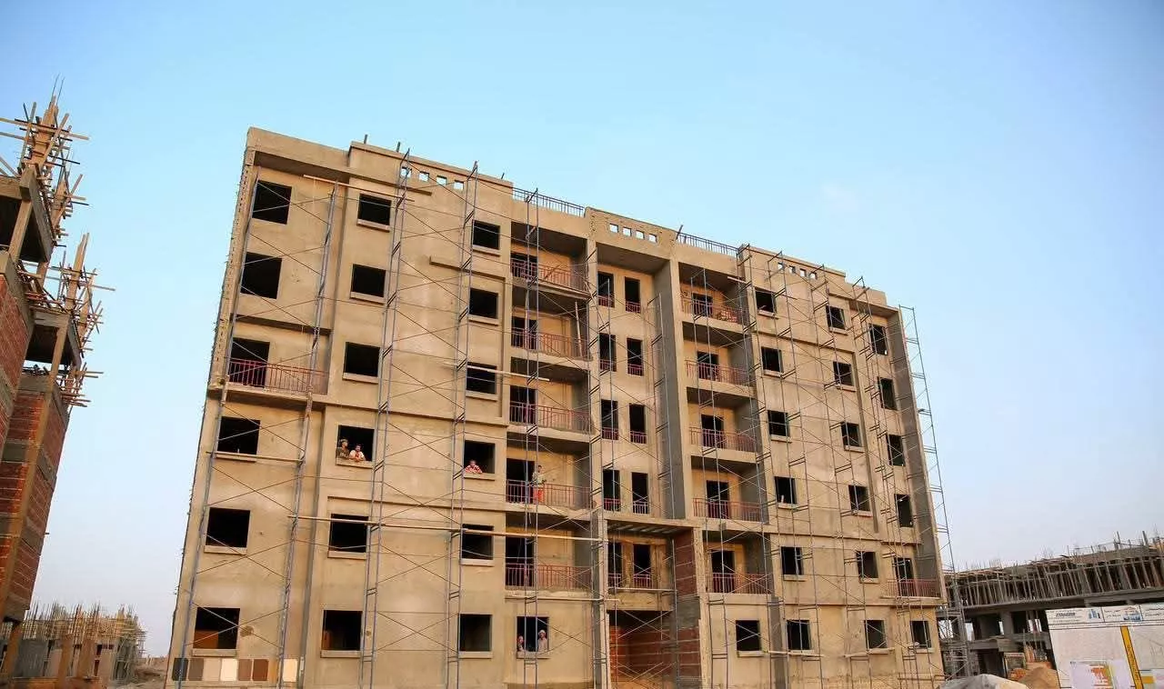 وزيرة الإسكان تتفقد مشروع سكن العاملين بالعاصمة الجديدة