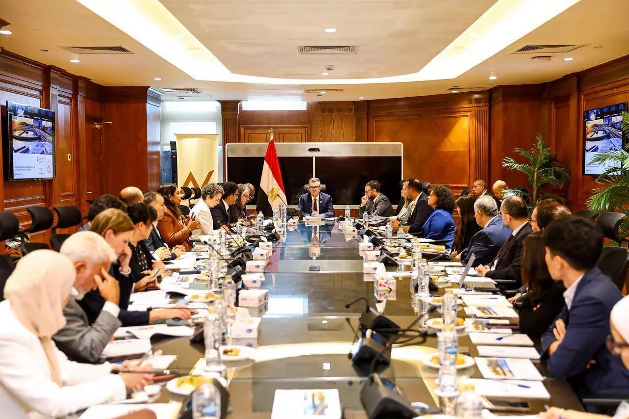 وزير التخطيط يجتمع مع قيادات مجموعة البنك الدولي