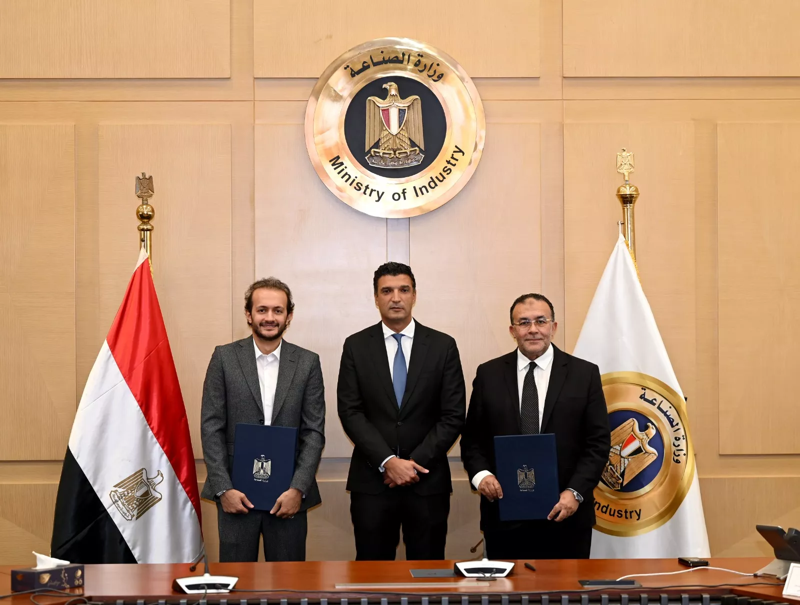 وزير الصناعة يشهد توقيع 3 بروتوكولات تعاون