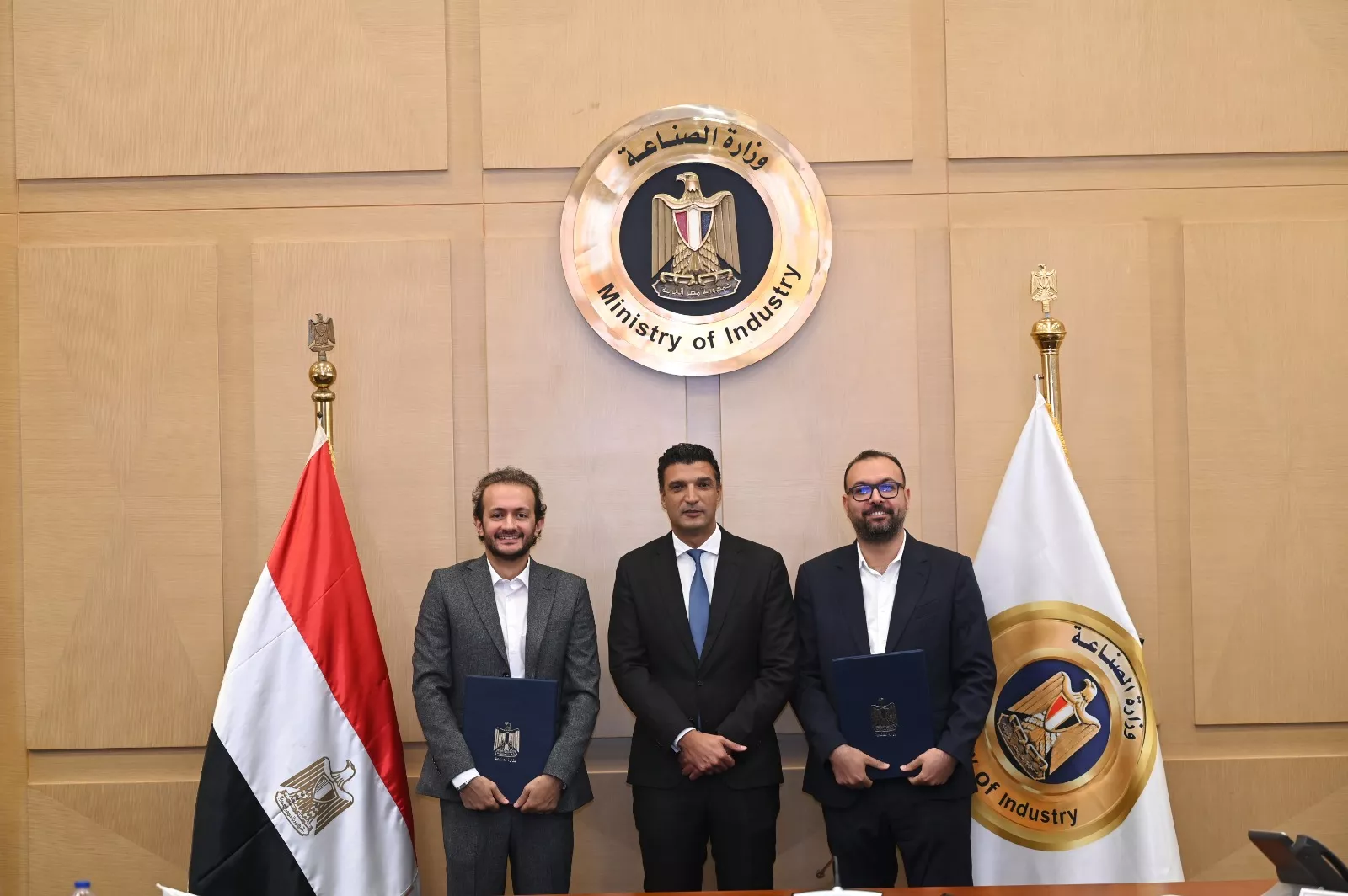 وزير الصناعة يشهد توقيع 3 بروتوكولات تعاون