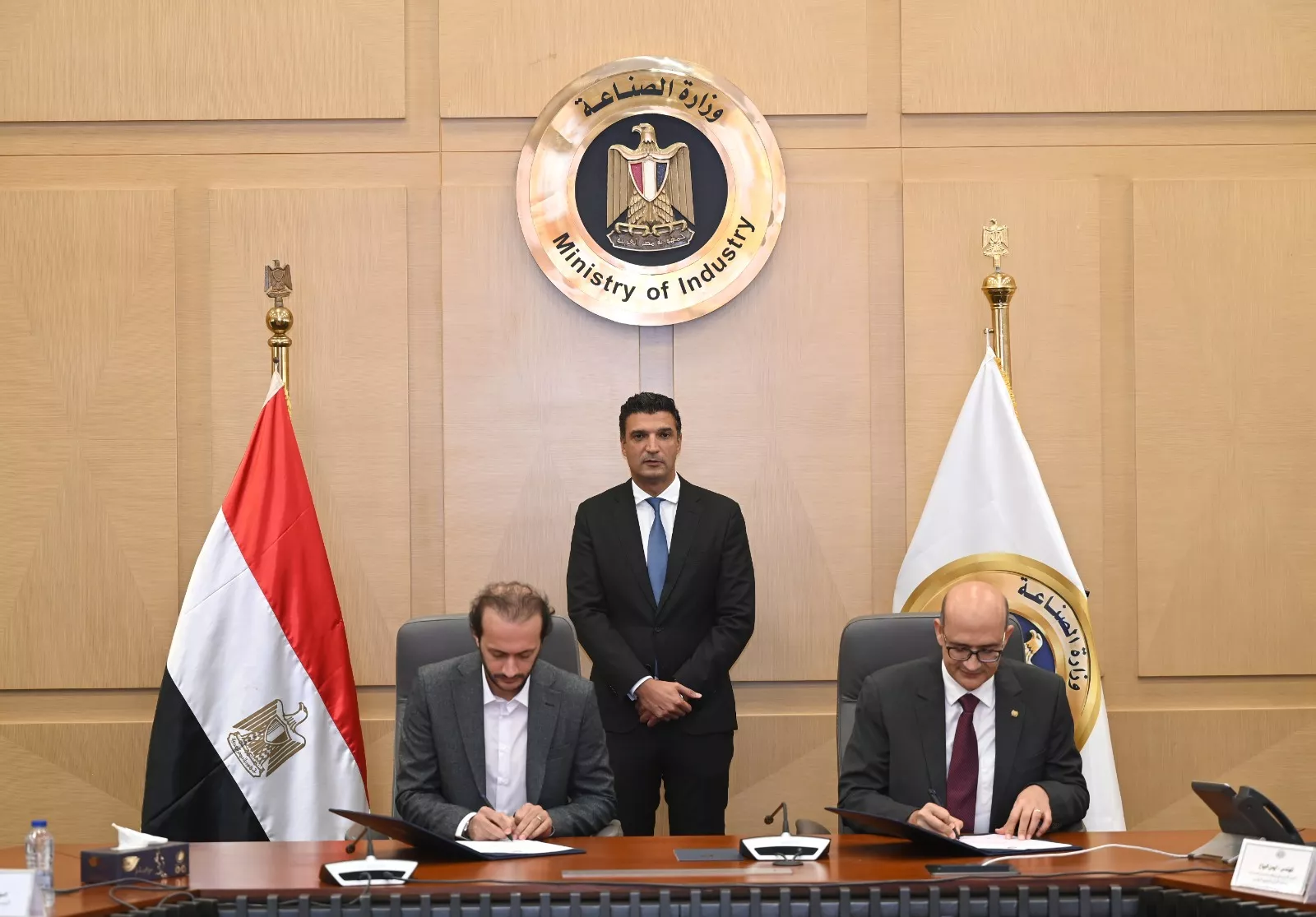 وزير الصناعة يشهد توقيع 3 بروتوكولات تعاون