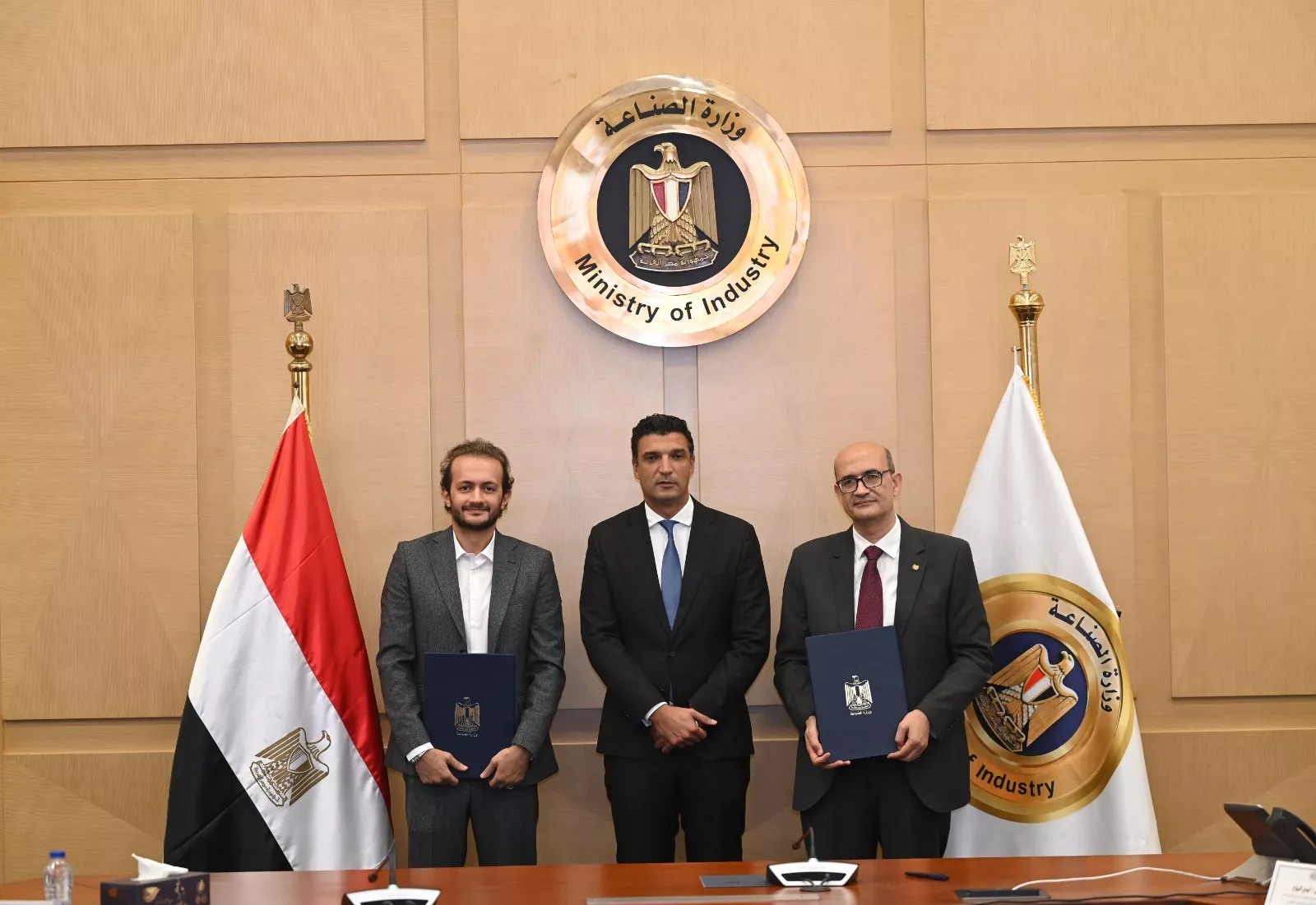 وزير الصناعة يشهد توقيع 3 بروتوكولات تعاون